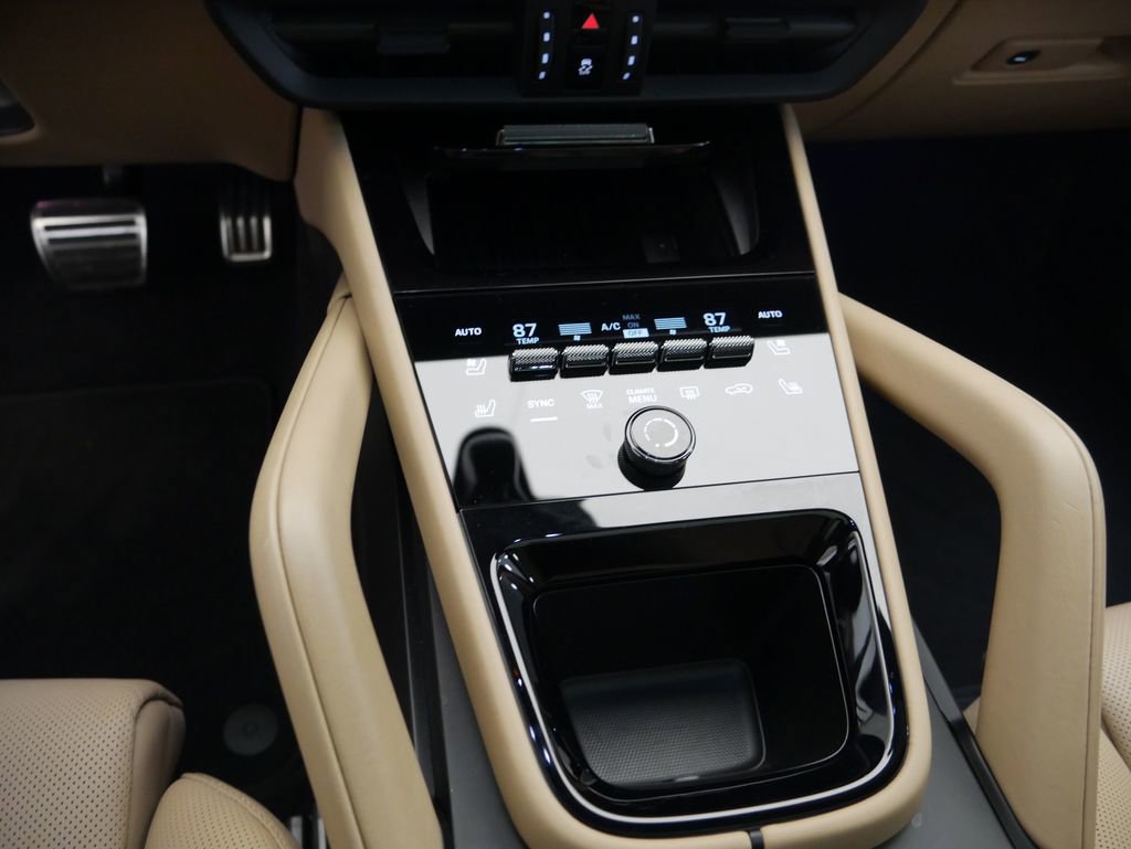 Certified 2024 Porsche Cayenne Turbo image 44