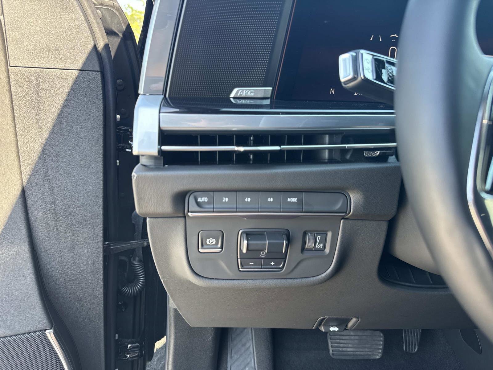Certified 2025 Cadillac Escalade Sport image 32