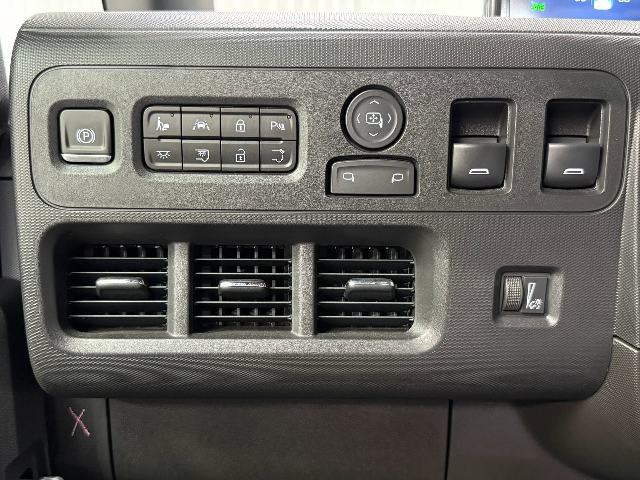 Used 2024 Chevrolet Brightdrop 600 w/ Battery Pack, Max Range AWD/4WD image 28