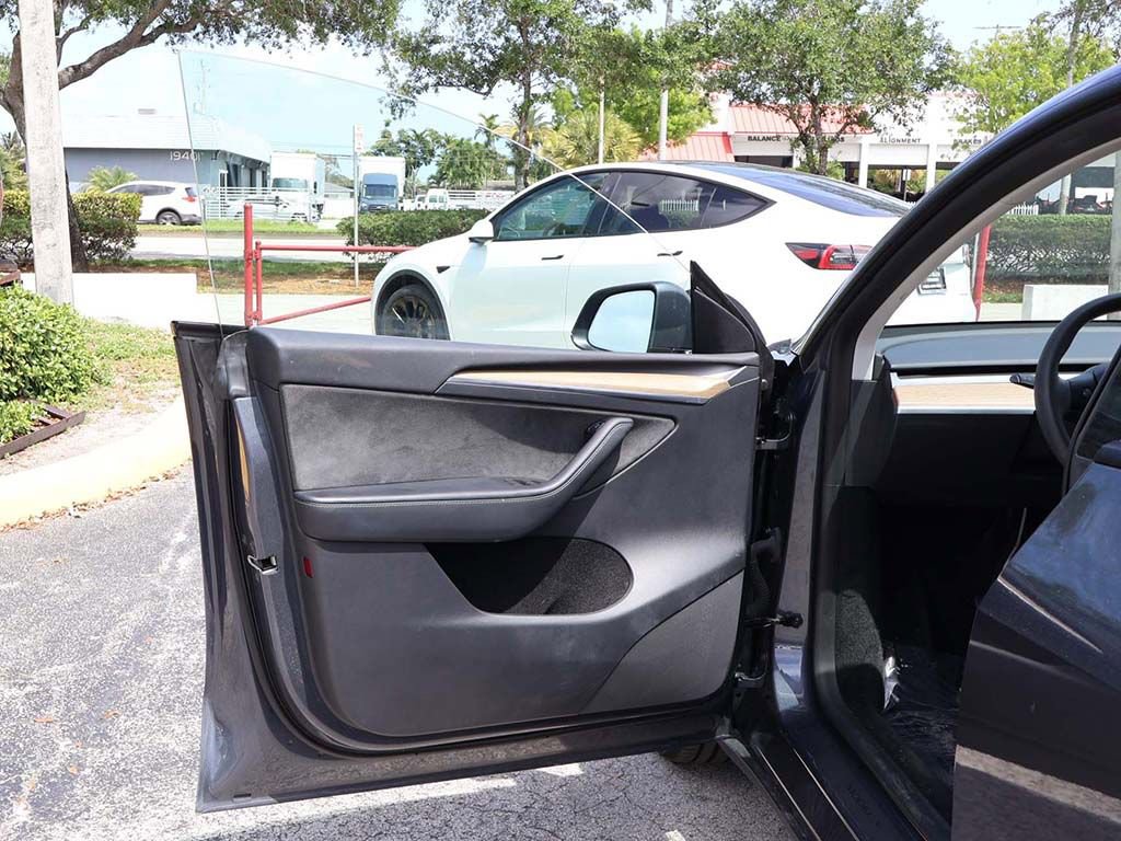 Used 2023 Tesla Model Y Long Range AWD/4WD image 23