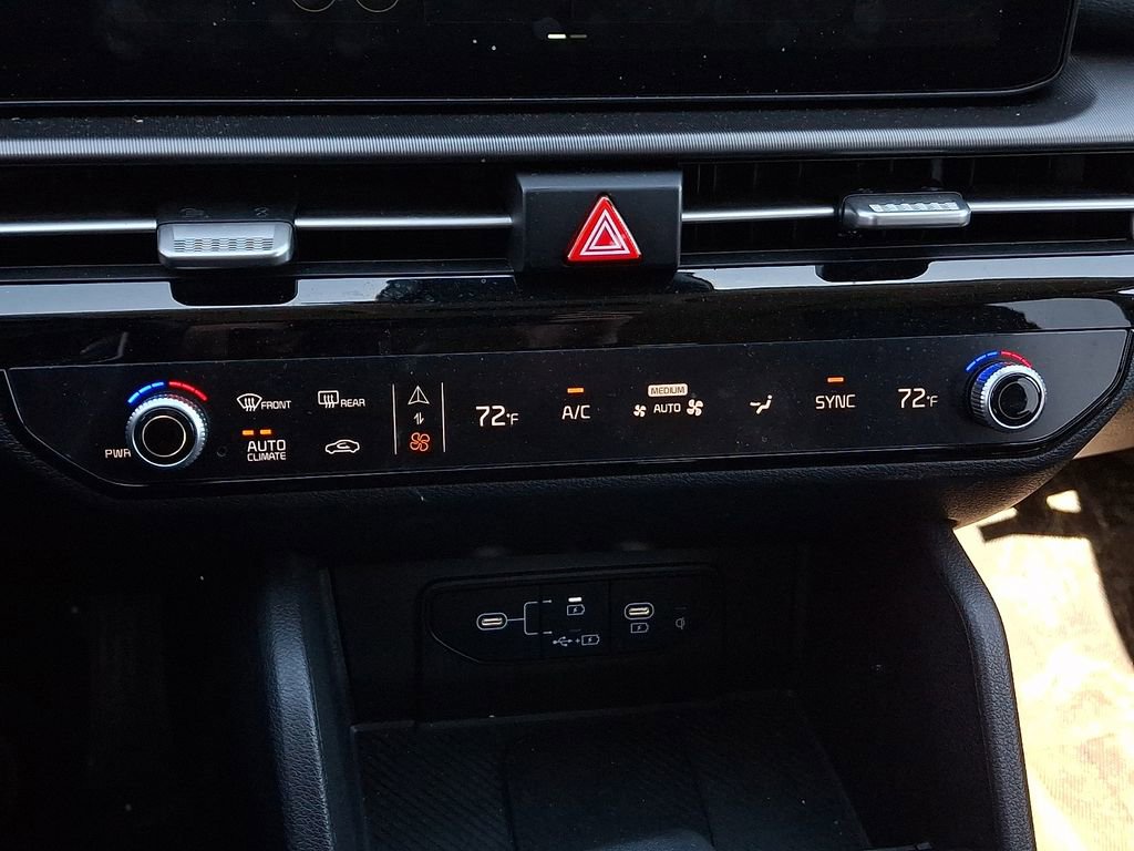 Certified 2026 Kia Sportage EX w/ EX Panorama Roof Package image 15