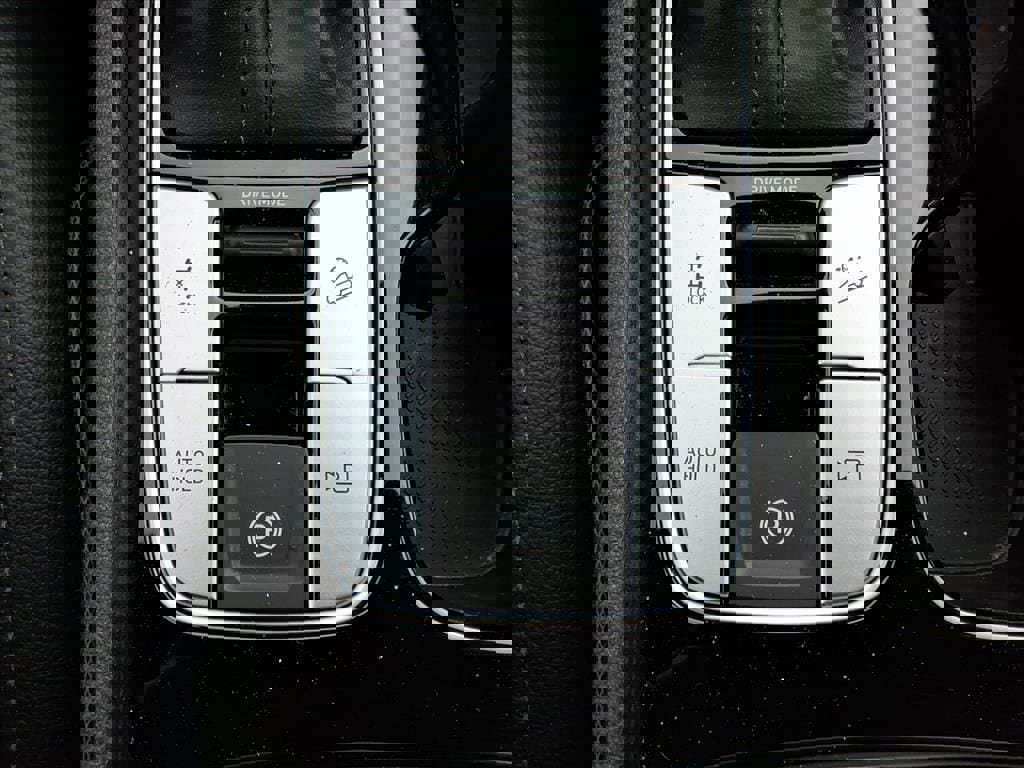 Used 2022 Hyundai Santa Cruz Limited image 16