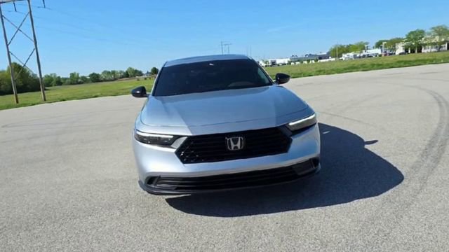 Used 2024 Honda Accord Sport image 2