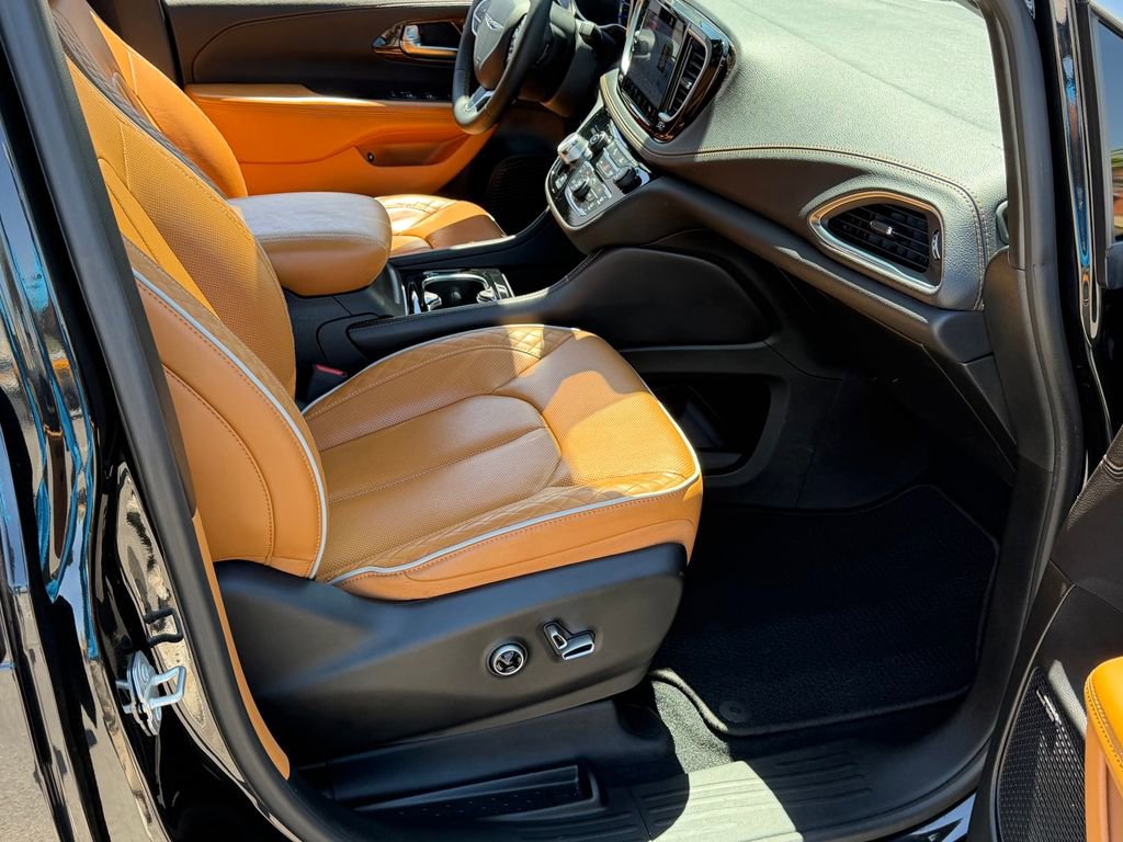 Certified 2023 Chrysler Pacifica Pinnacle FWD image 25