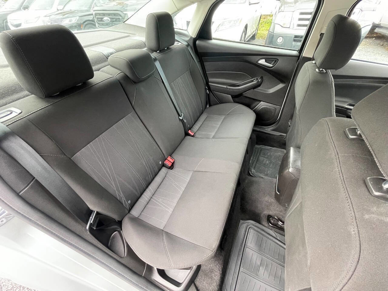 Used 2017 Ford Focus SE image 26
