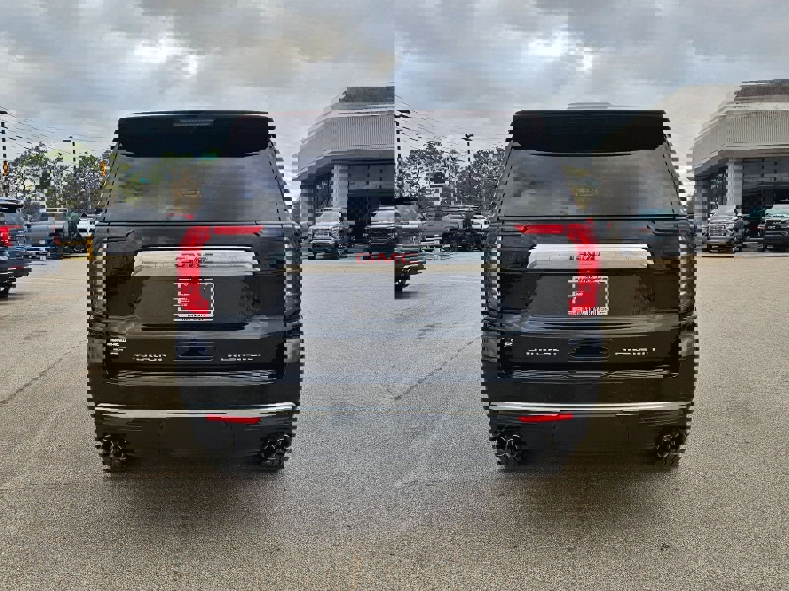 Used 2021 GMC Yukon Denali w/ Denali Premium Package image 5