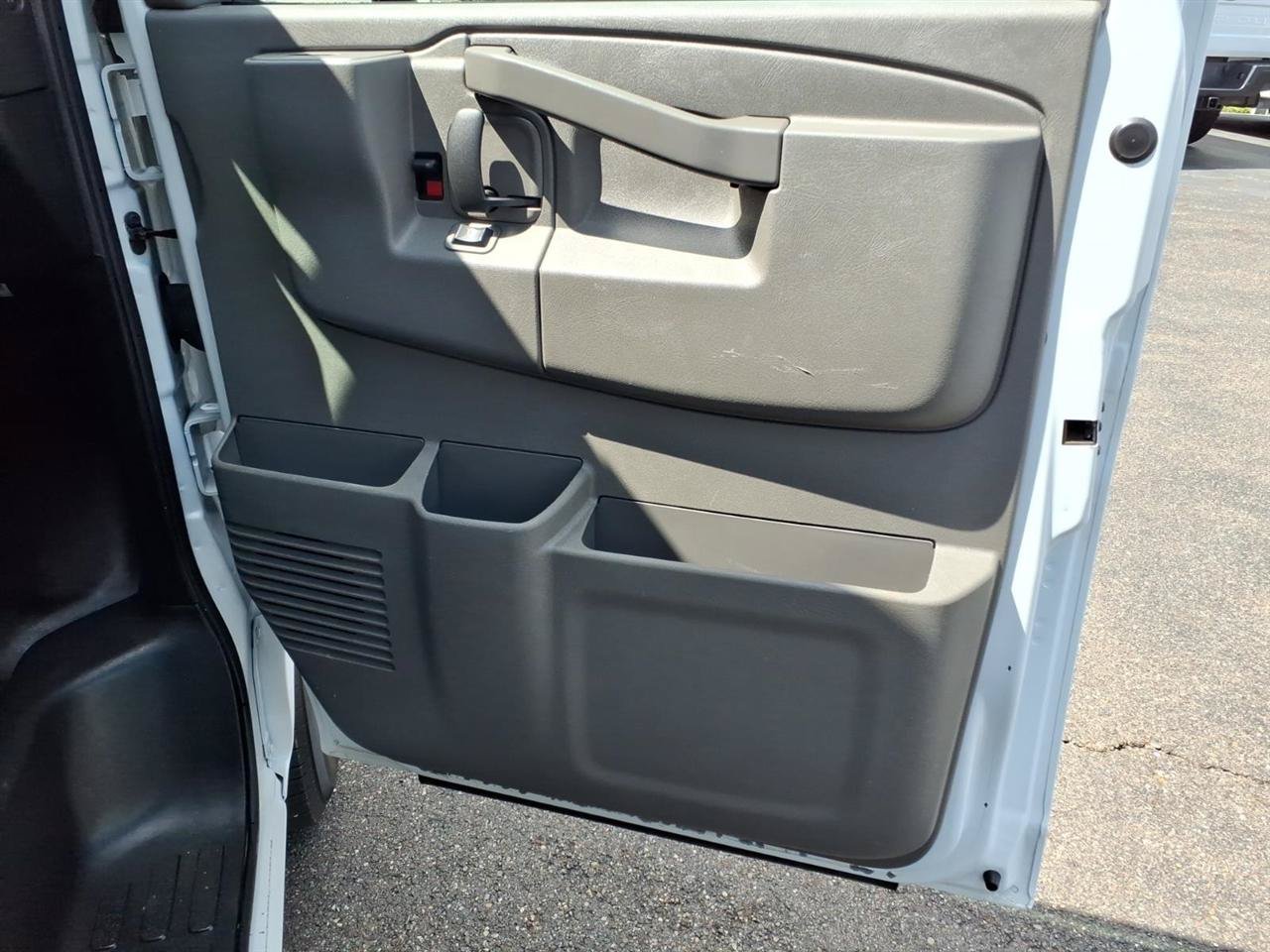 Used 2023 GMC Savana 3500 w/ Power Convenience Package RWD image 12