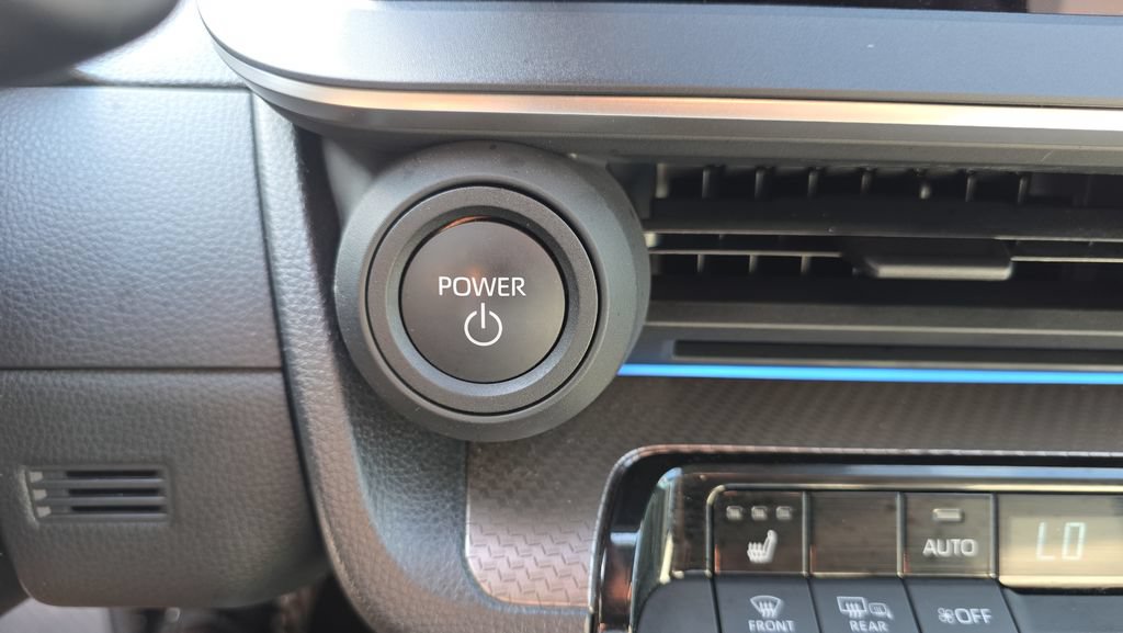 Used 2024 Toyota Prius XLE FWD image 26