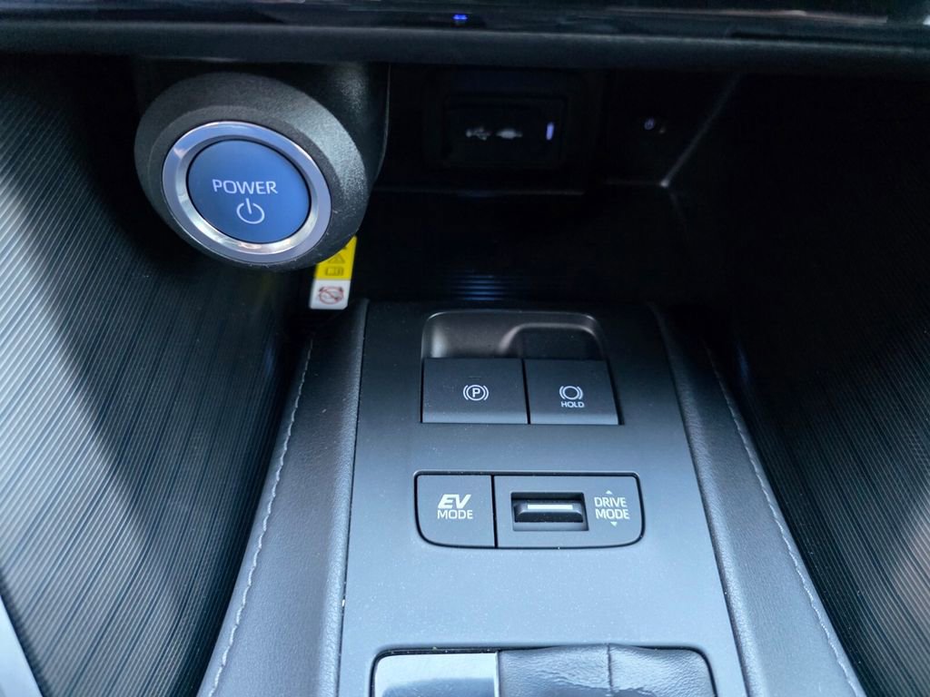 Used 2022 Toyota Venza XLE image 24