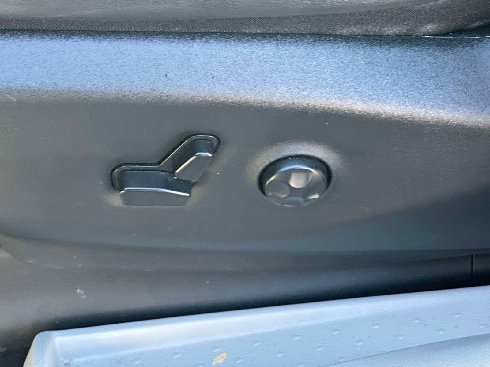 Used 2023 Chrysler Pacifica Touring-L FWD image 16