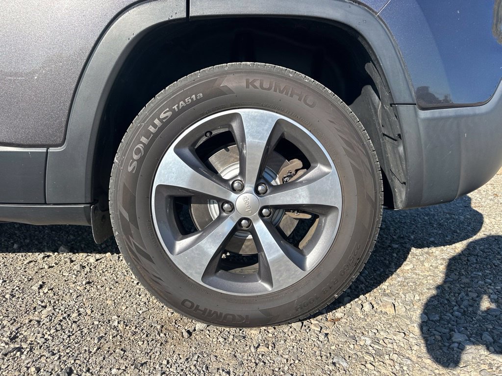 Used 2019 Jeep Cherokee Limited AWD/4WD image 7