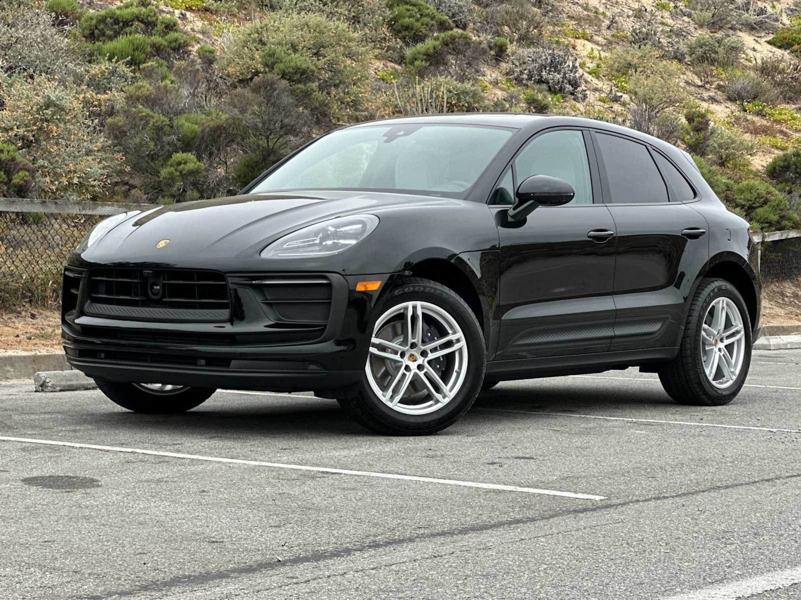 New 2025 Porsche Macan AWD/4WD image 1