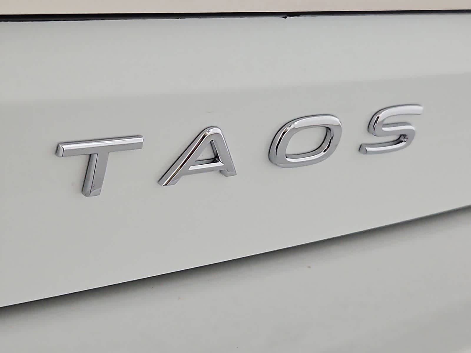 New 2026 Volkswagen Taos SE FWD image 12