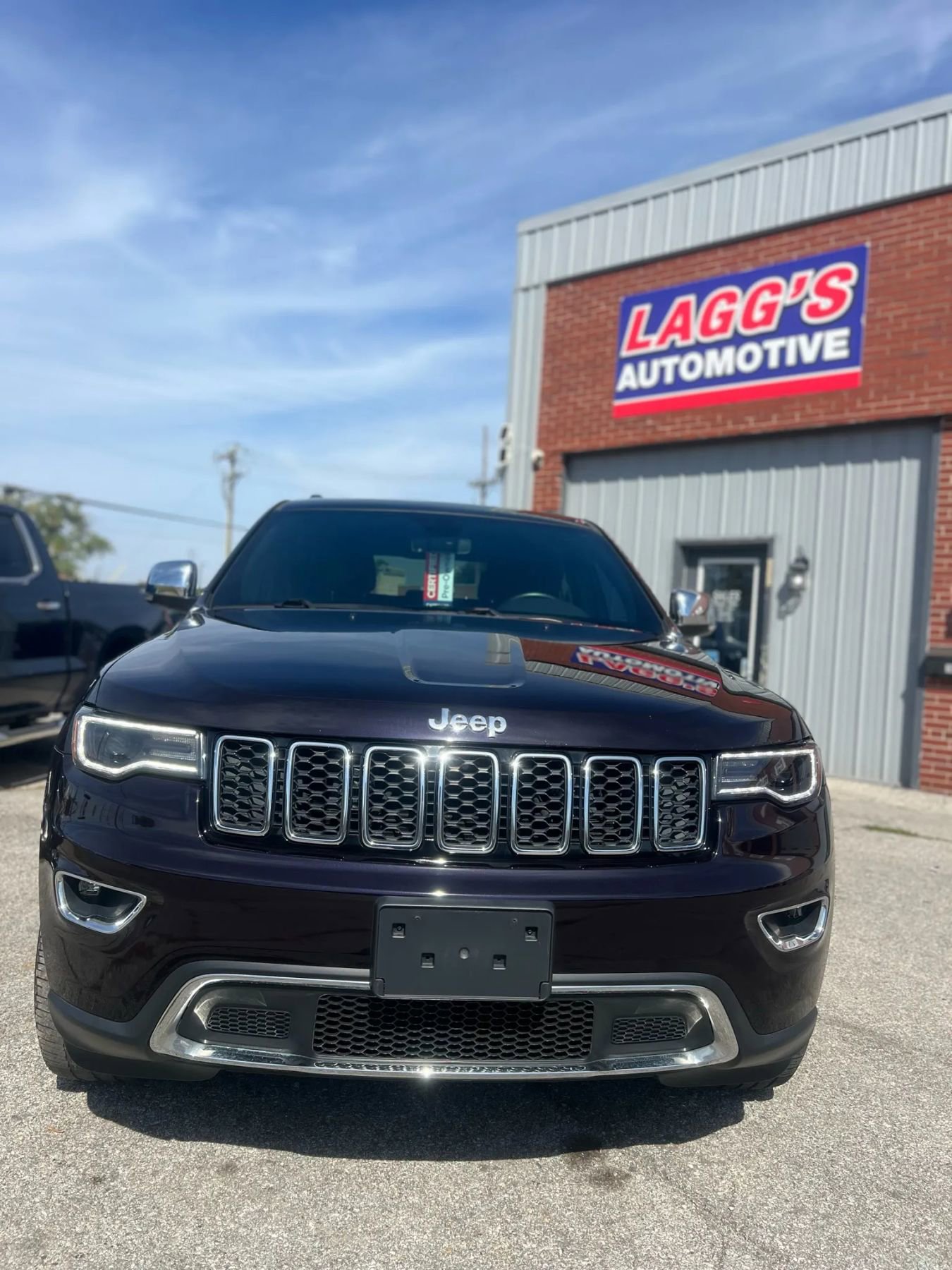 Used 2019 Jeep Grand Cherokee Limited w/ Luxury Group II image 2