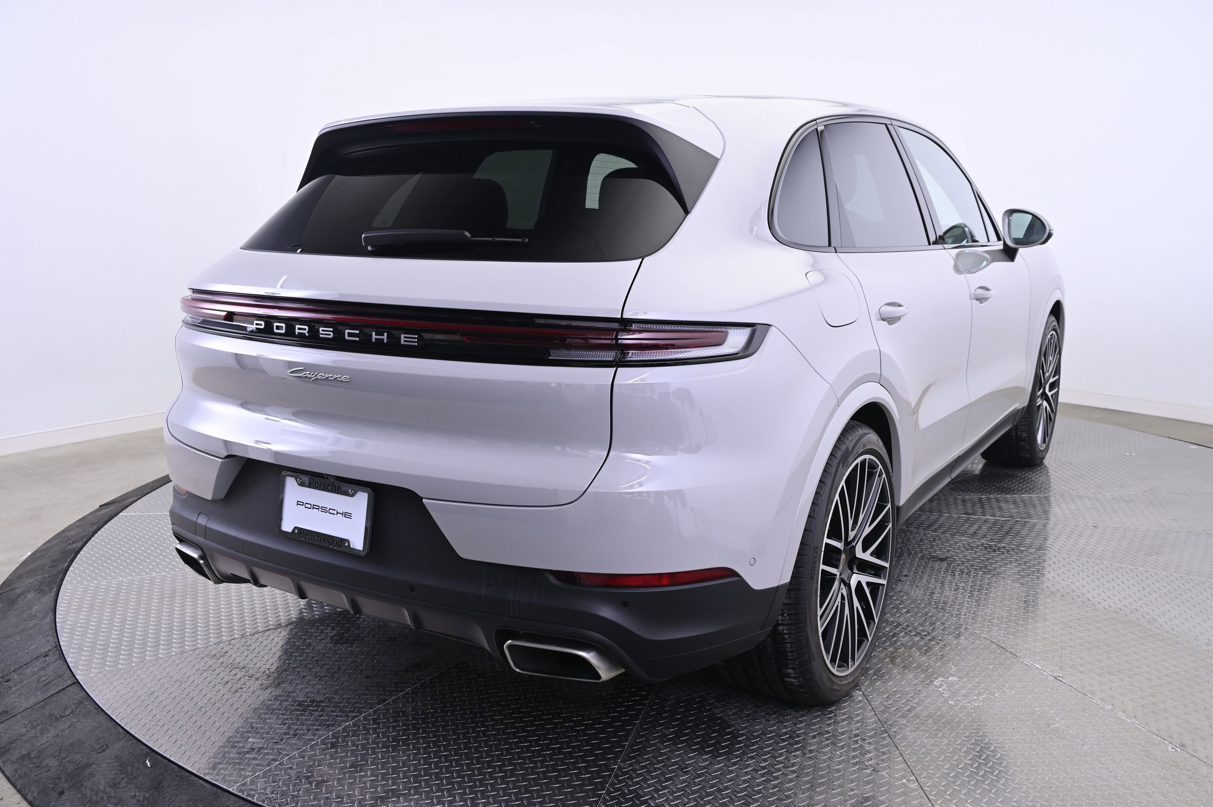 Used 2025 Porsche Cayenne image 7
