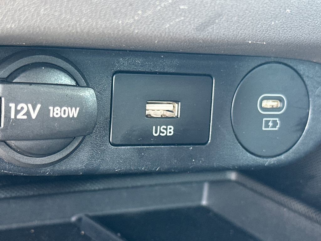 Certified 2025 Hyundai Elantra Sport image 31