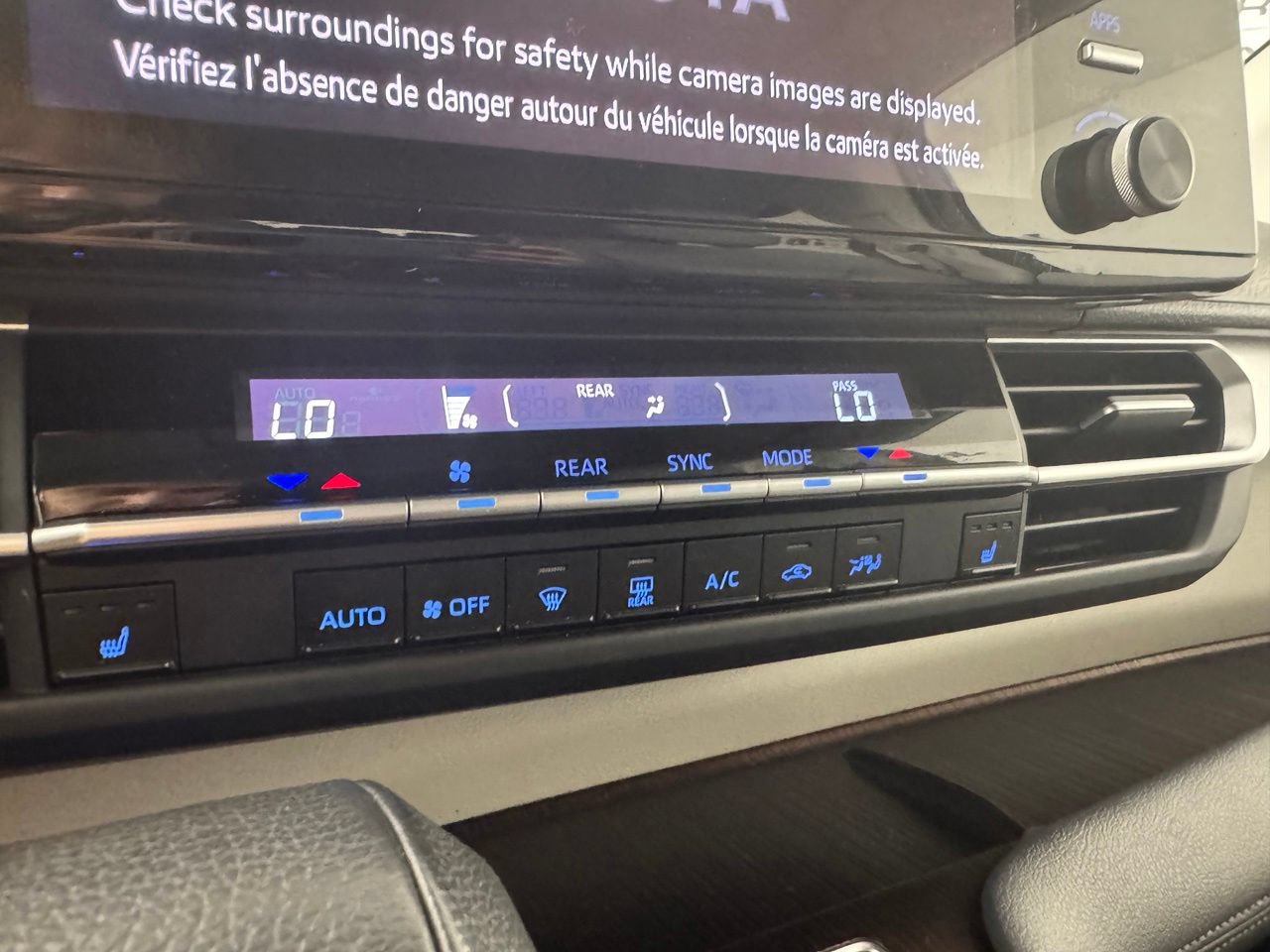 Used 2023 Toyota Sienna XLE FWD image 22