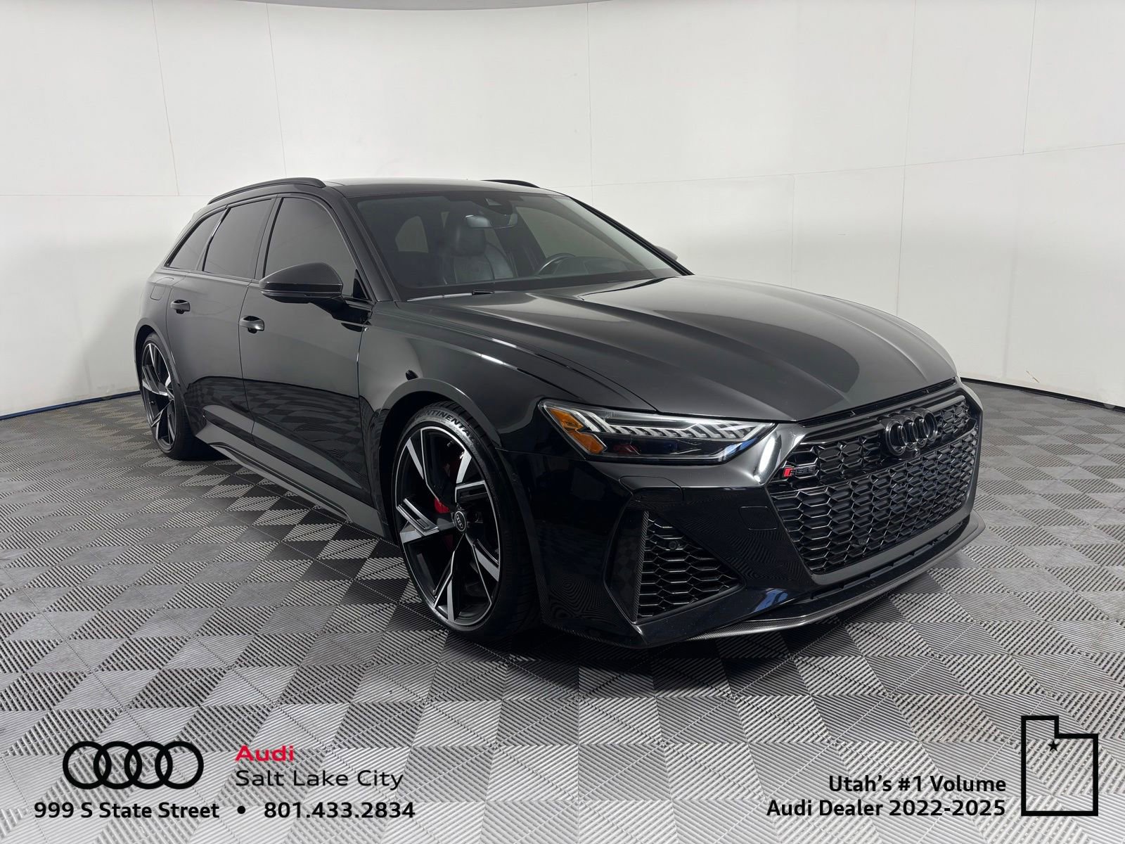 Used 2021 Audi RS 6 w/ Carbon Optic Package AWD/4WD image 1