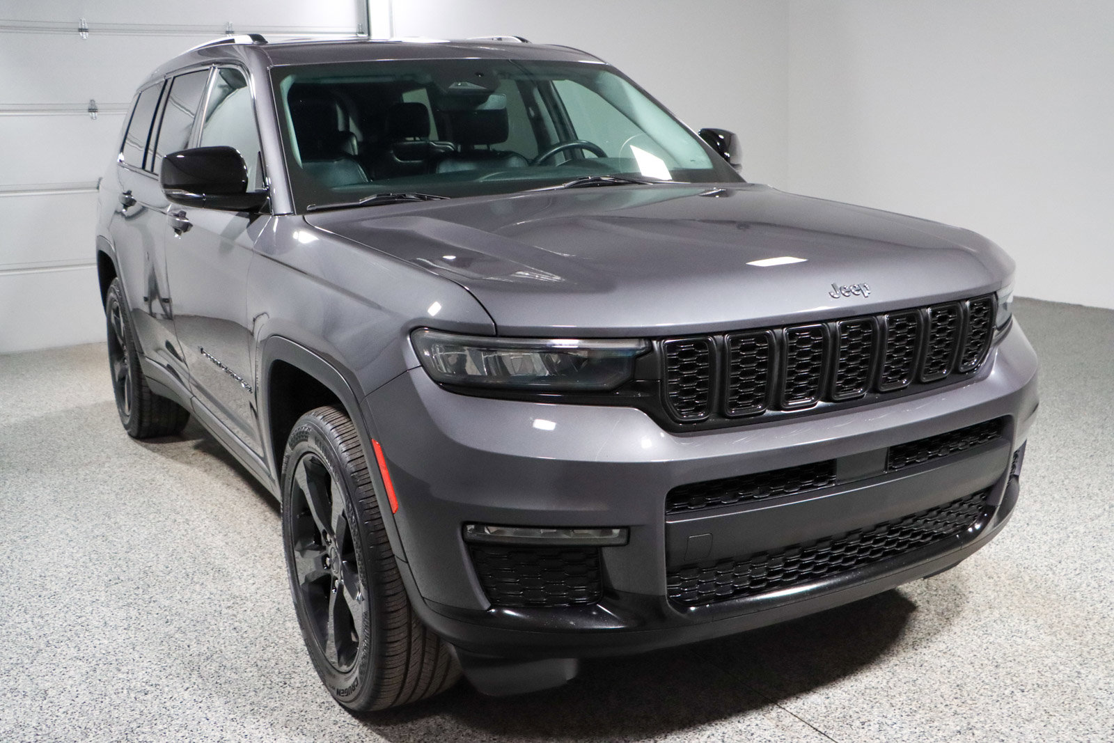Used 2022 Jeep Grand Cherokee L Limited w/ Black Appearance Package image 5