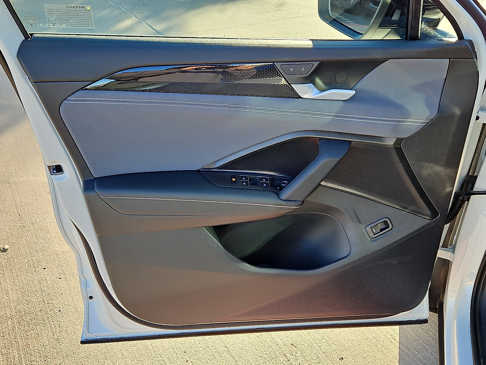 New 2026 Volkswagen Tiguan SE R-Line image 15