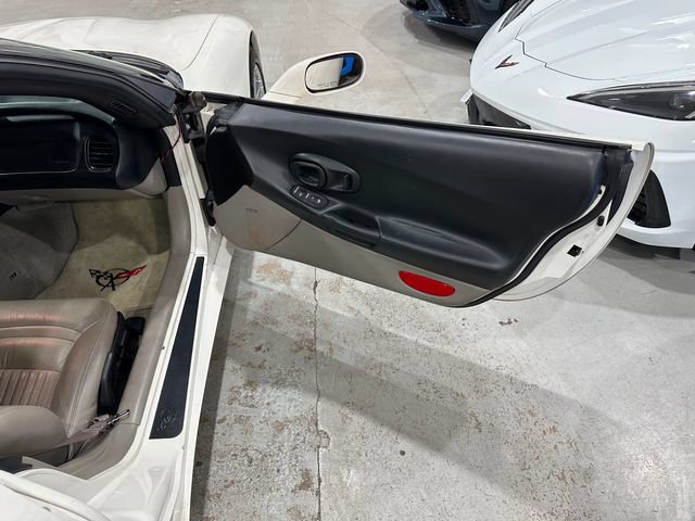 Used 2002 Chevrolet Corvette Convertible w/ Preferred Equipment Group2 RWD image 11