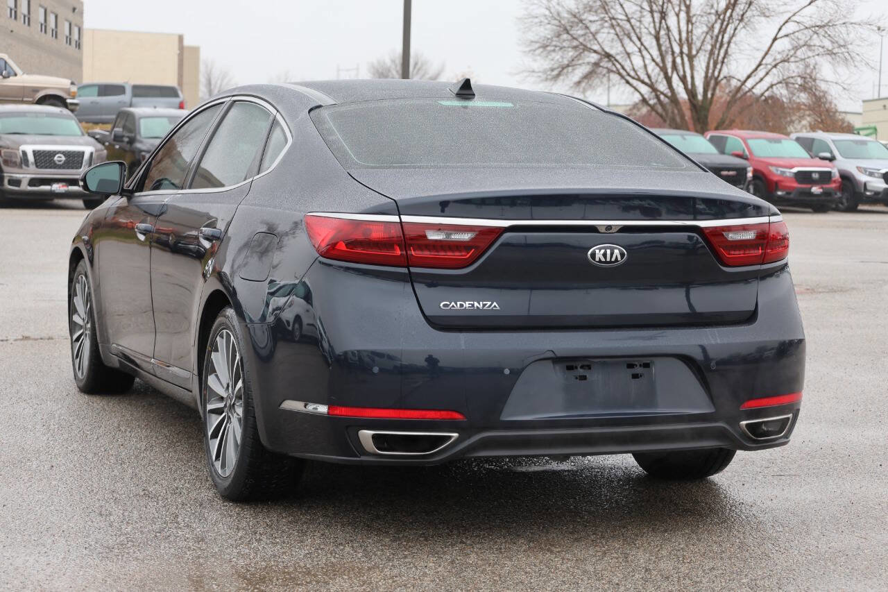Used 2018 Kia Cadenza Premium w/ Luxury Package image 11