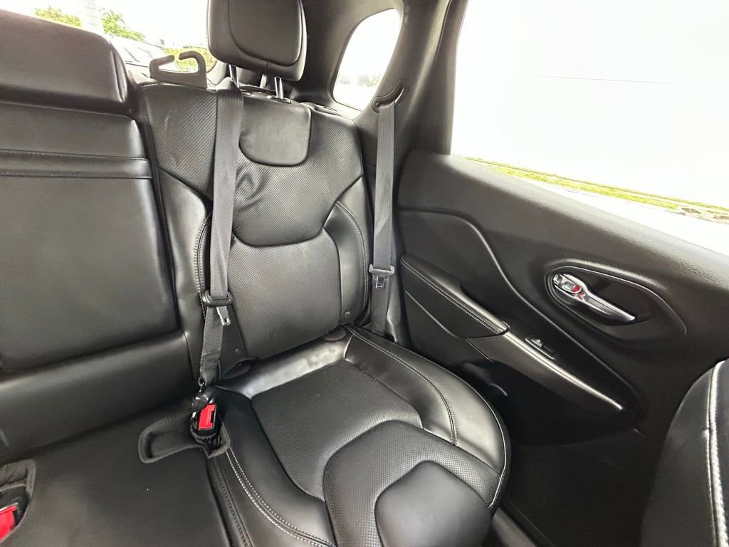 Used 2019 Jeep Cherokee Limited image 14