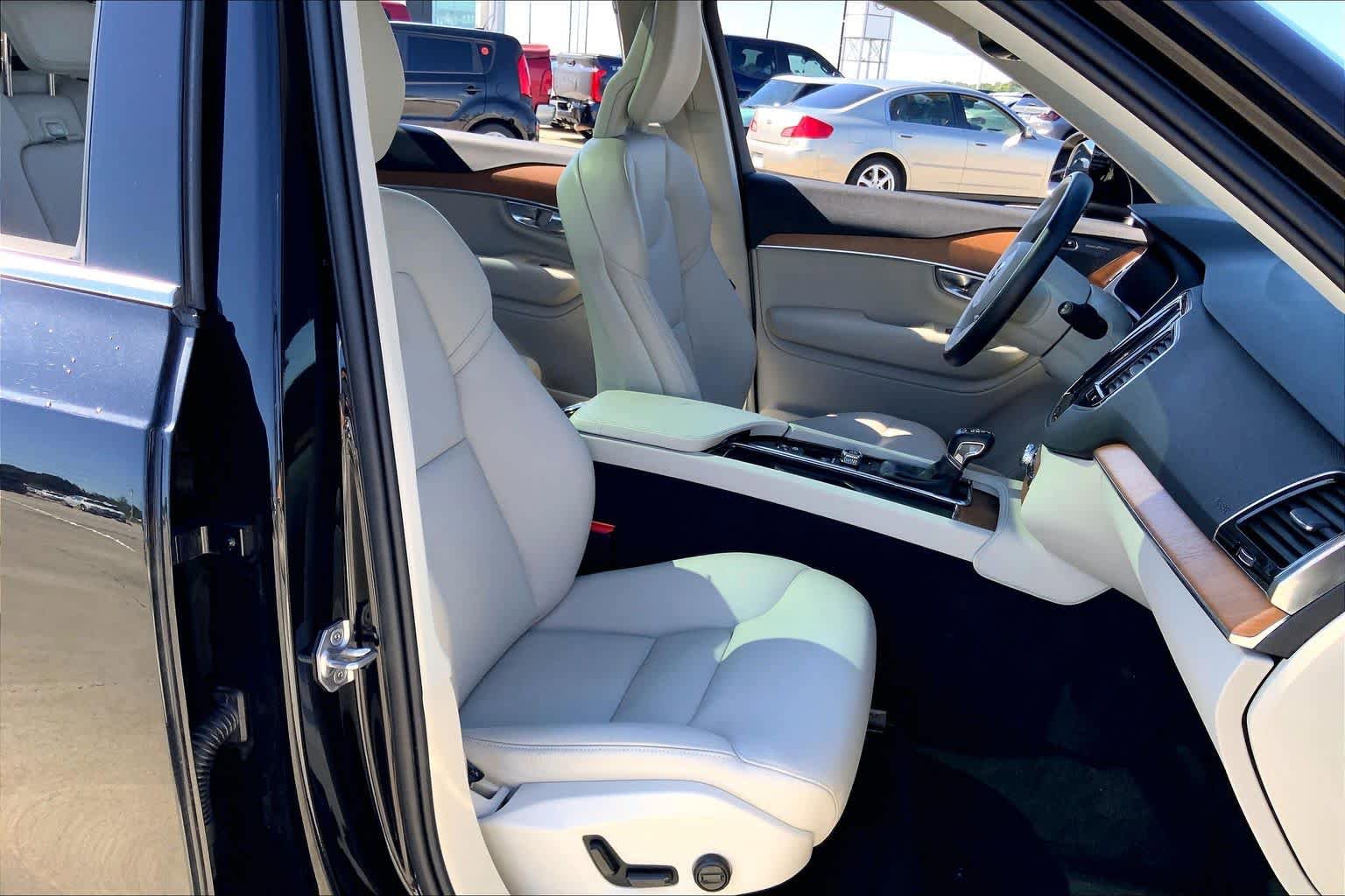 Used 2021 Volvo XC90 T6 Momentum w/ Advanced Package AWD/4WD image 8