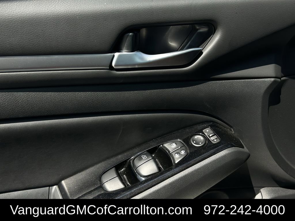 Used 2024 Nissan Altima 2.5 SR image 26