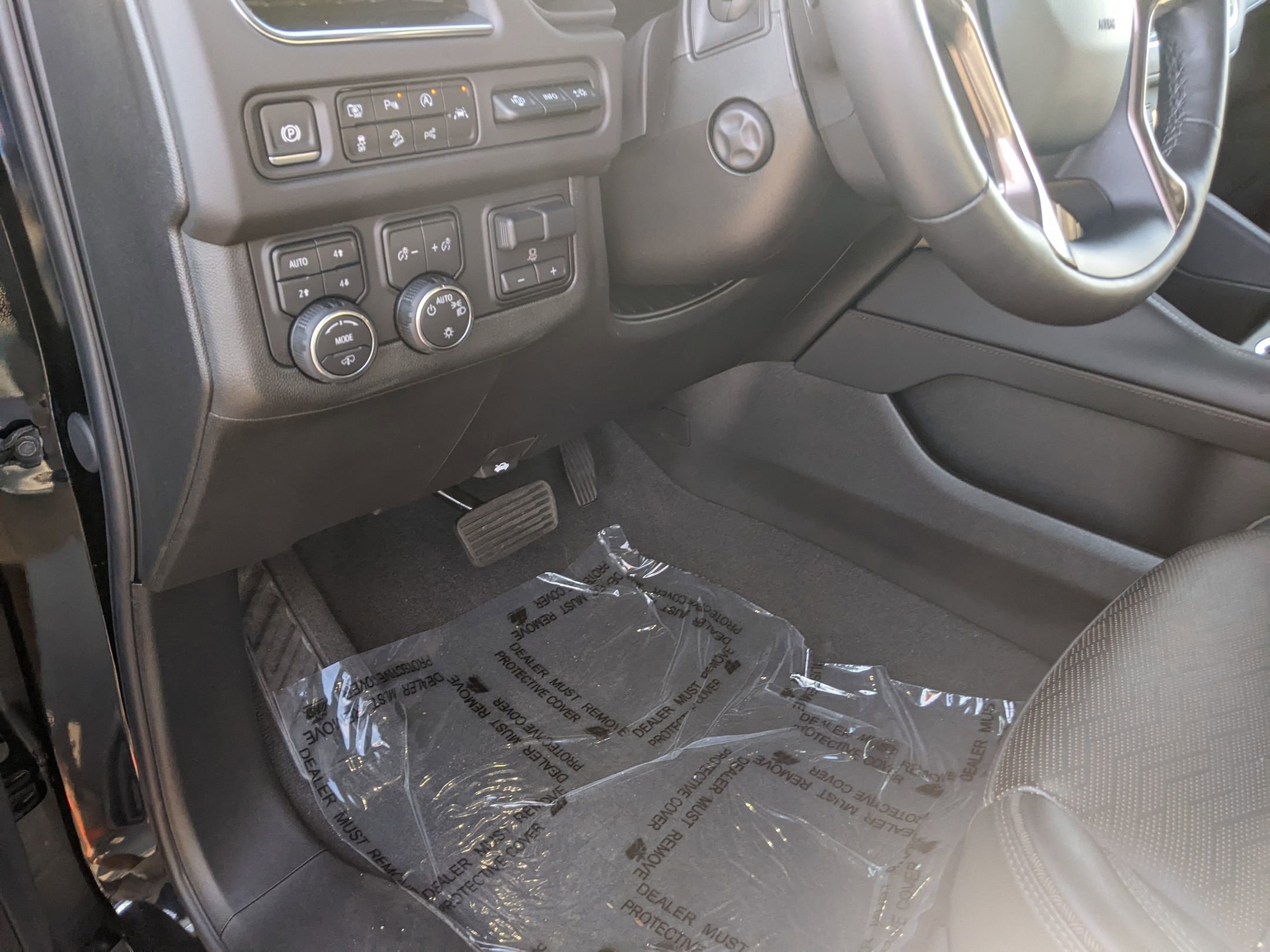 Certified 2024 Chevrolet Tahoe High Country w/ Advanced Technology Package image 17