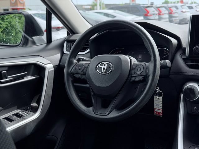 Used 2023 Toyota RAV4 LE AWD/4WD image 22