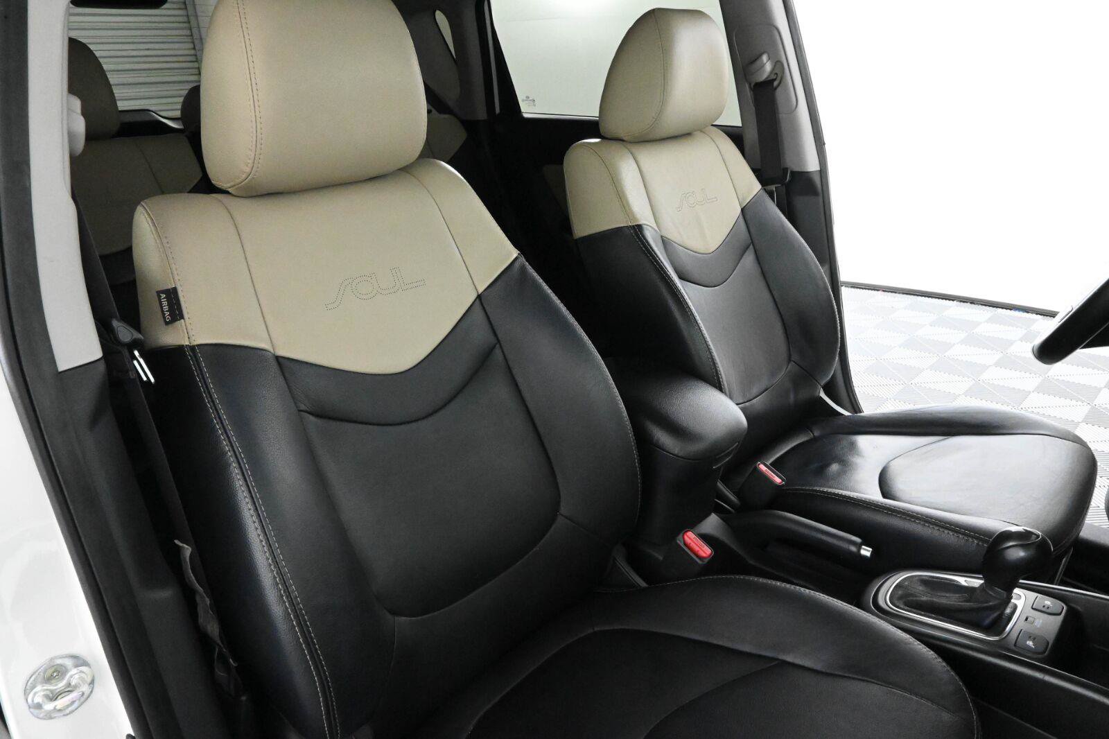 Used 2013 Kia Soul ! w/ Premium Pkg FWD image 12