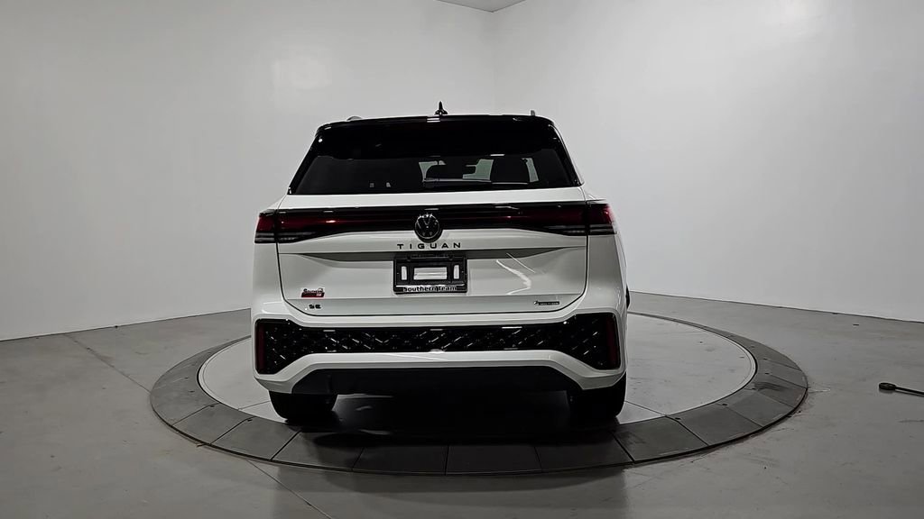 New 2026 Volkswagen Tiguan SE R-Line image 4
