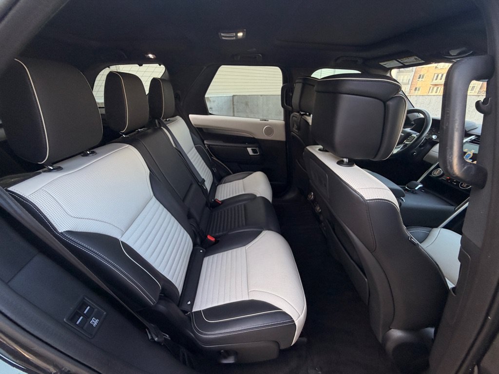 Used 2021 Land Rover Discovery HSE R-Dynamic AWD/4WD image 24