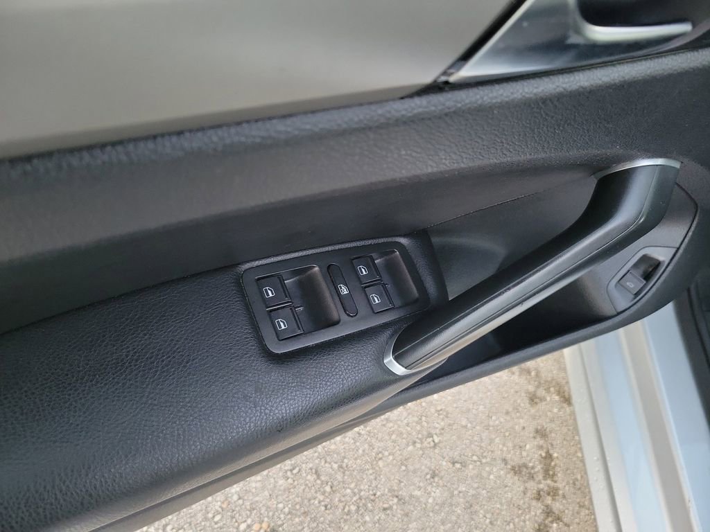 Used 2021 Volkswagen Passat 2.0T SE image 16