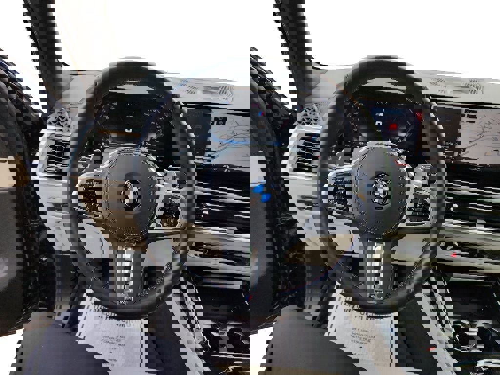 Used 2025 BMW X7 M60i image 14