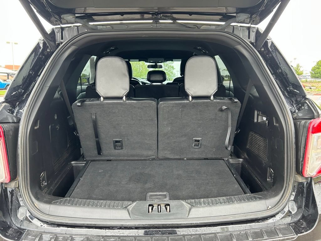 Used 2020 Ford Explorer XLT w/ Equipment Group 202A AWD/4WD image 29