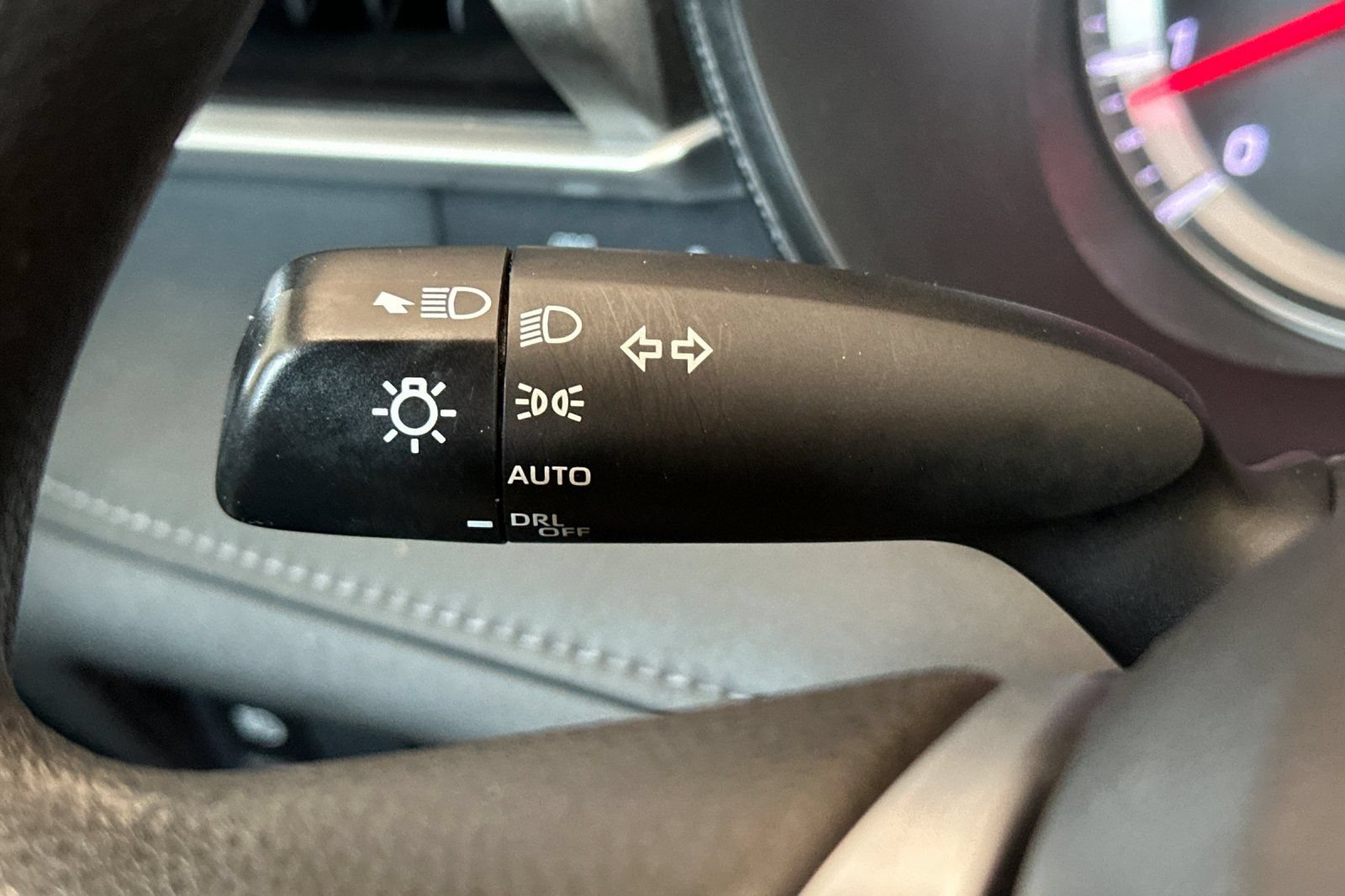 Used 2021 Toyota Highlander L FWD image 28