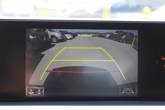 Used 2019 Lexus UX 200 FWD image 13