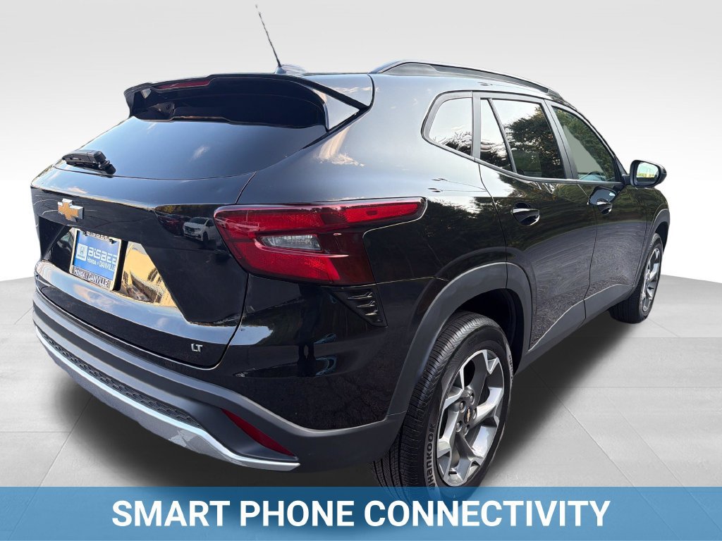 Used 2025 Chevrolet Trax LT FWD image 8