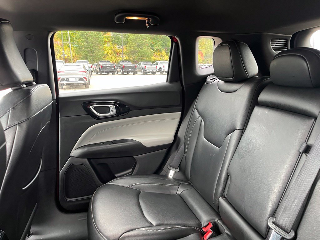 Used 2025 Jeep Compass Limited AWD/4WD image 17