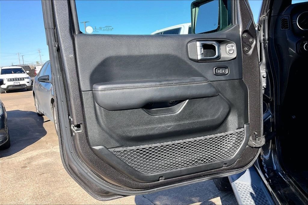 Used 2019 Jeep Wrangler Unlimited Sahara image 17