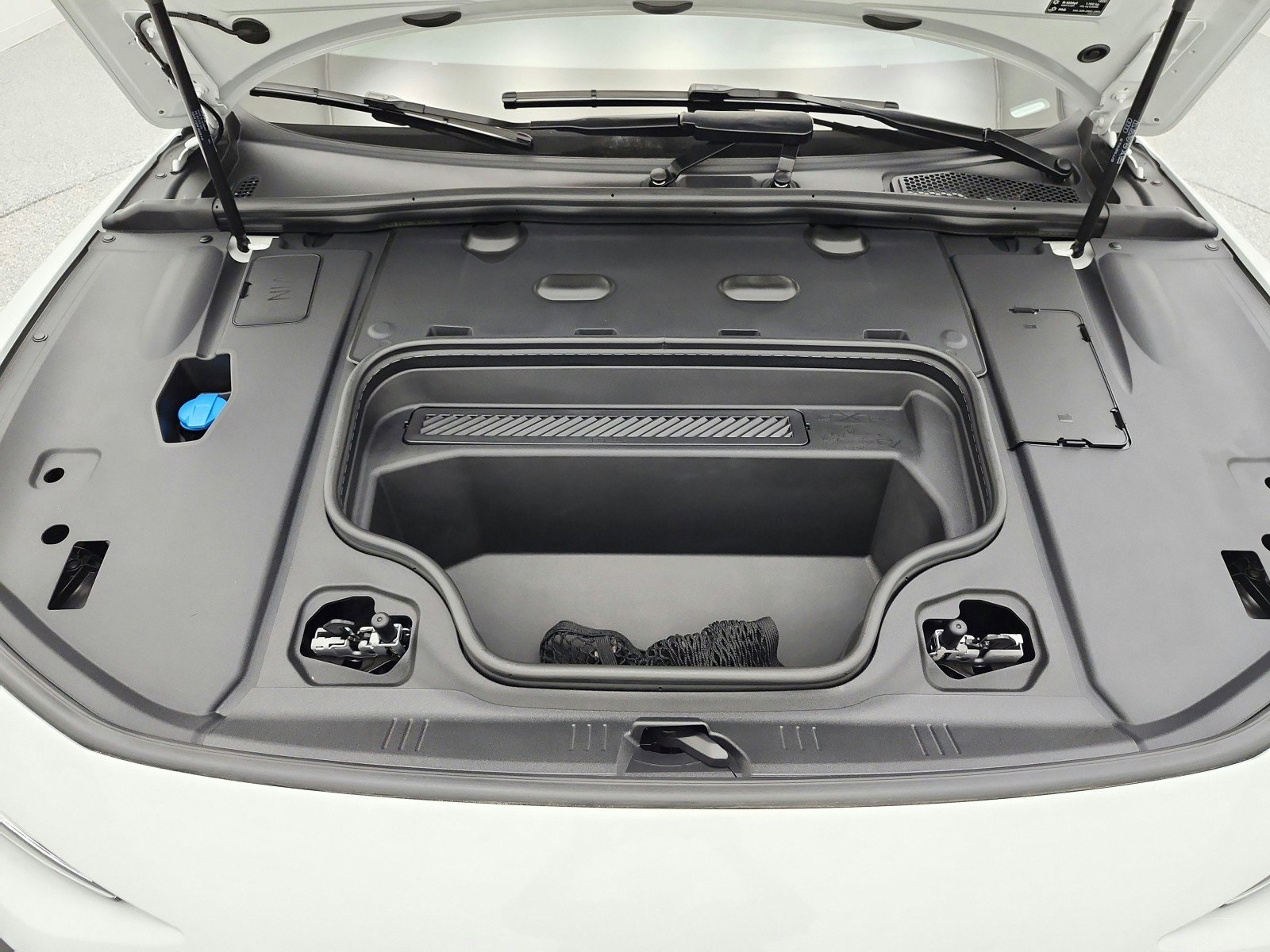 Used 2025 Audi A6 e-tron Premium Plus w/ Premium Plus image 16