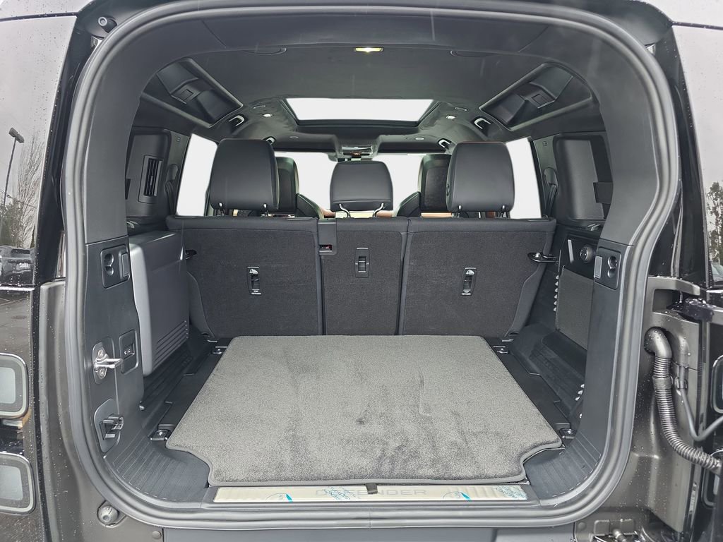 New 2026 Land Rover Defender 110 OCTA AWD/4WD image 12