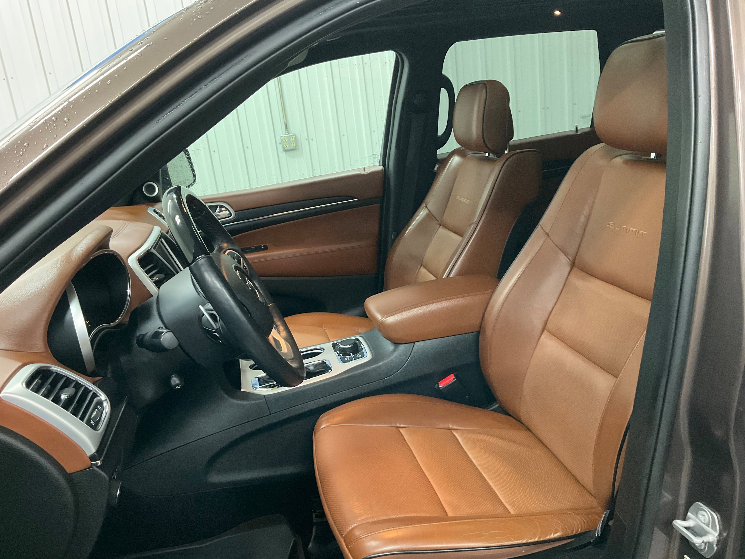 Used 2018 Jeep Grand Cherokee Summit AWD/4WD image 12