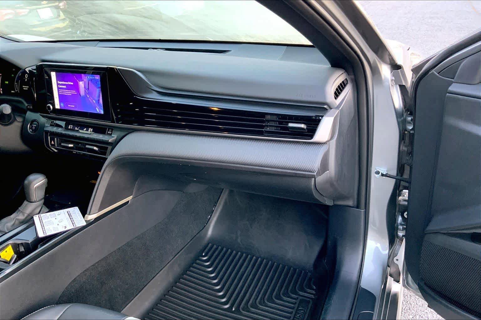 Used 2025 Toyota Camry SE FWD image 18