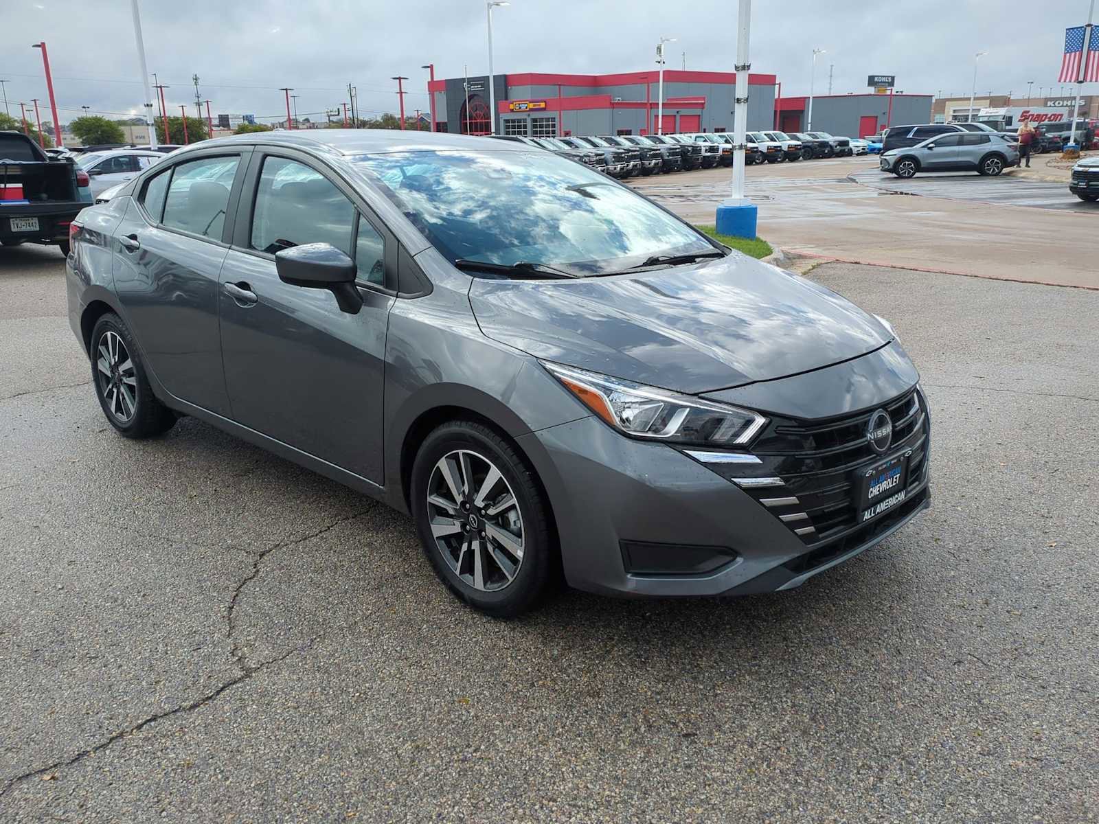 Used 2024 Nissan Versa SV image 2