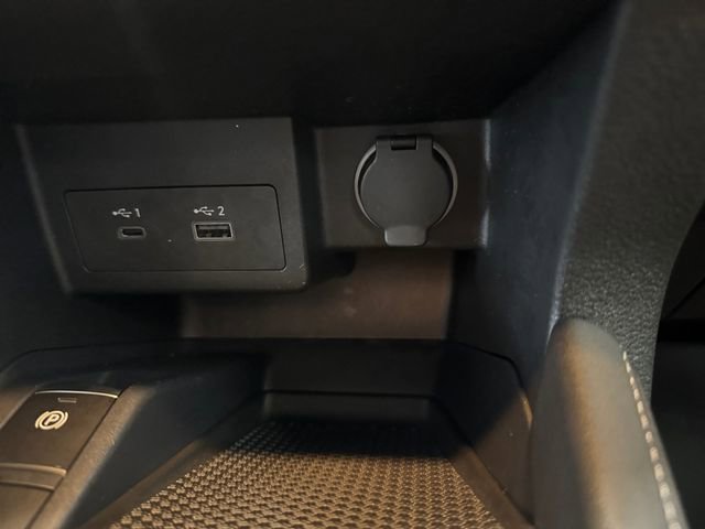 Used 2024 Nissan Kicks SR w/ SR Premium Package image 16