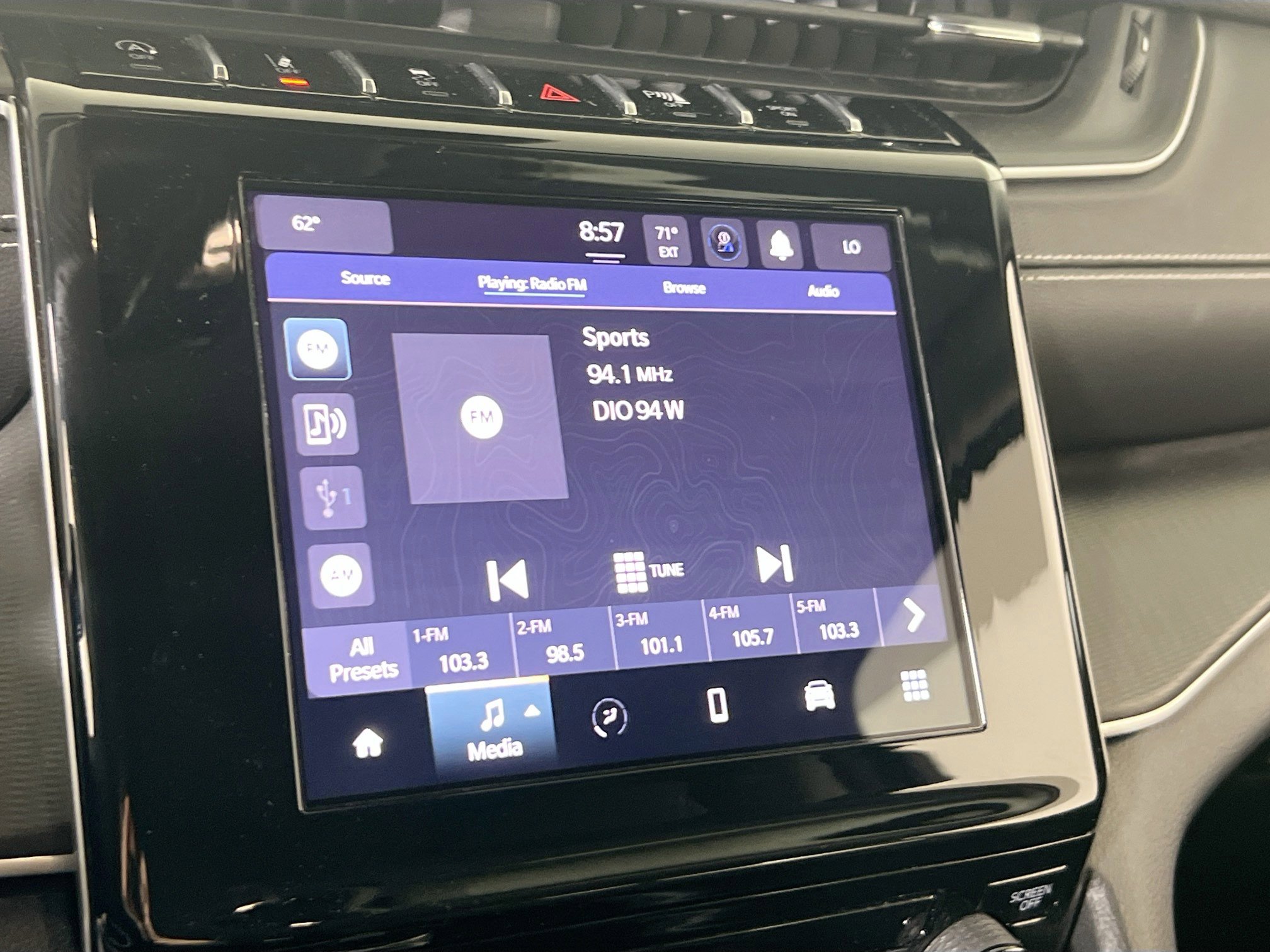 Used 2023 Jeep Grand Cherokee Laredo image 14