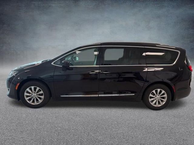 Used 2019 Chrysler Pacifica Touring-L image 10